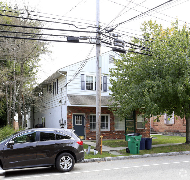 1068 Main St, Fishkill, NY for sale - Primary Photo - Image 1 of 1