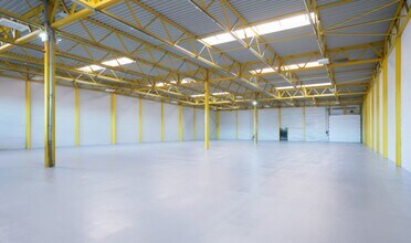 3-7 Hutton Sq, Livingston to rent Interior Photo- Image 1 of 2