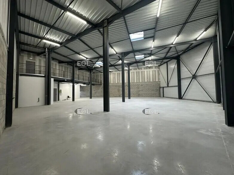 Light Industrial in Aubagne to rent - Building Photo - Image 3 of 12