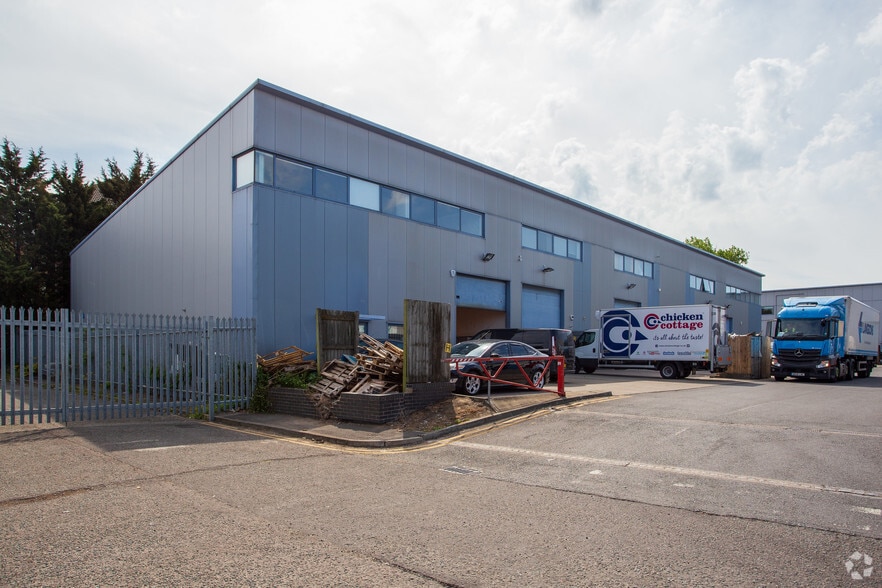 Beddington Farm Rd, Croydon to rent - Building Photo - Image 2 of 2