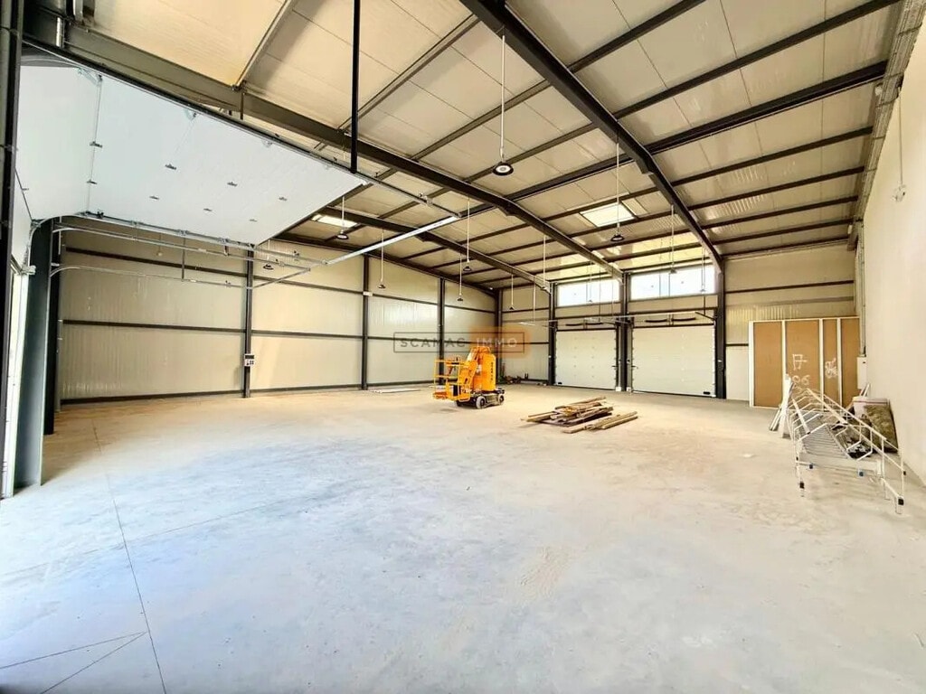 Location Entrepôt 350 m² - Photo 1