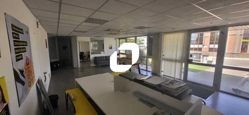 Office in Mérignac to rent - Building Photo - Image 2 of 17