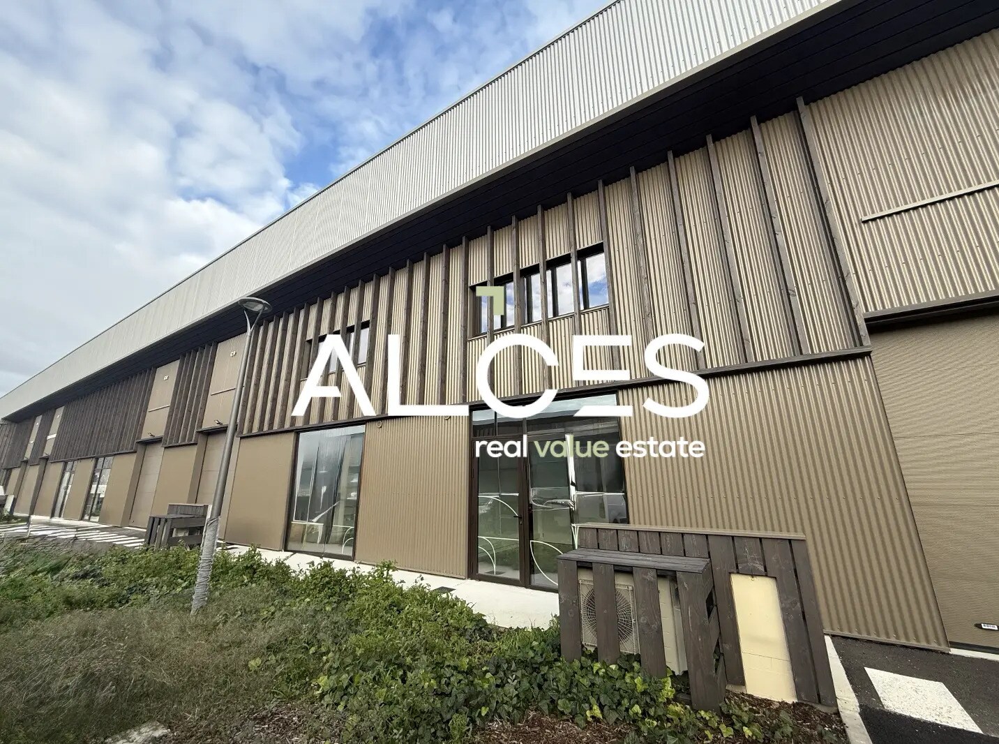 Light Industrial in Mérignac to rent Building Photo- Image 1 of 7