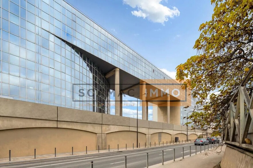 Industrial in Ivry-sur-Seine to rent - Building Photo - Image 1 of 22