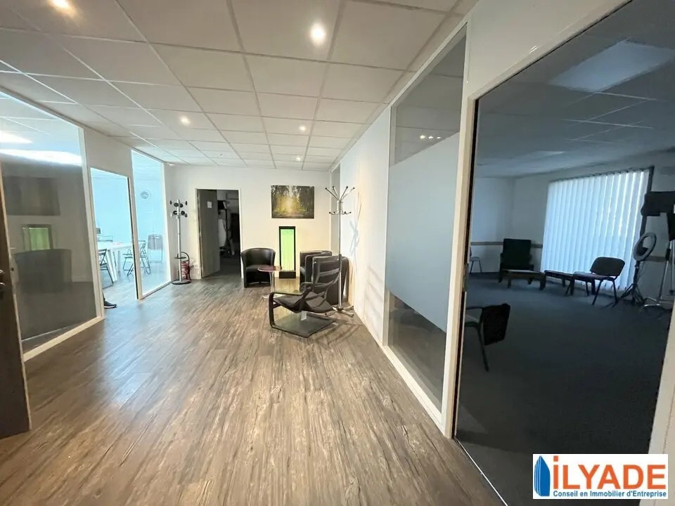 Vente Bureaux 290 m² - Photo 1