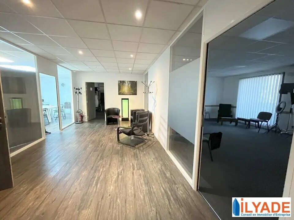 Office in Aubagne for sale Interior Photo- Image 1 of 7