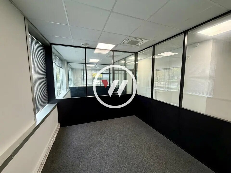 Office in Villepinte to rent Interior Photo- Image 1 of 5
