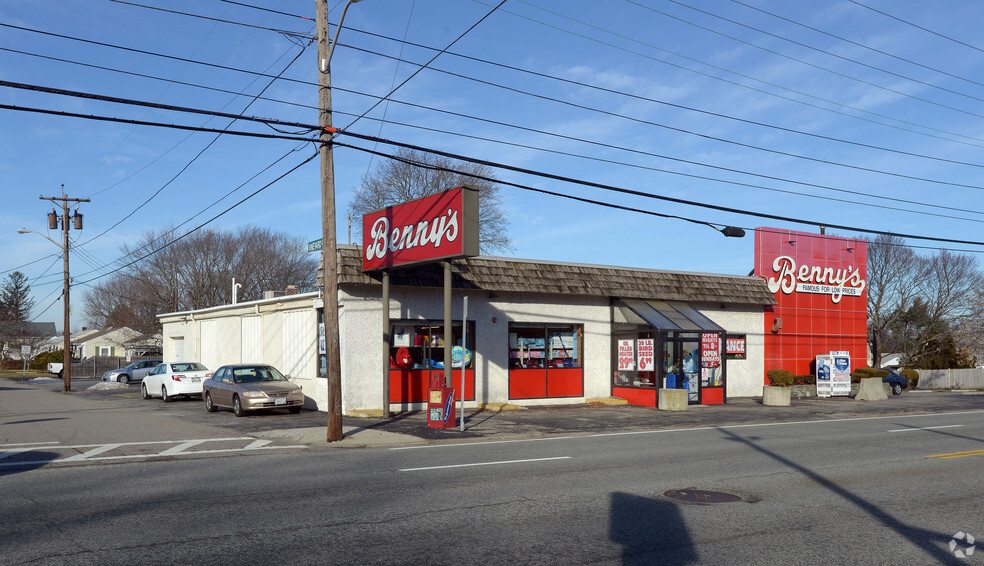 2715 Pawtucket Ave, East Providence, RI for sale - Primary Photo - Image 1 of 1