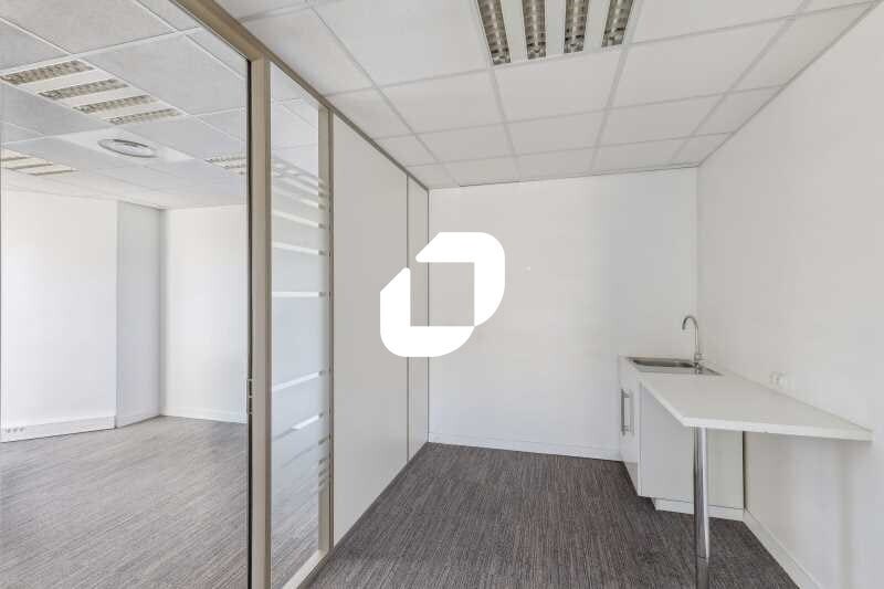 Office in Vénissieux to rent - Interior Photo - Image 3 of 32