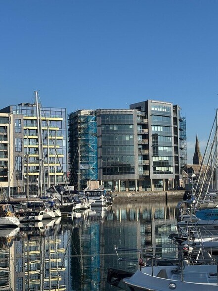 North East Quay, Plymouth to rent - Building Photo - Image 1 of 6