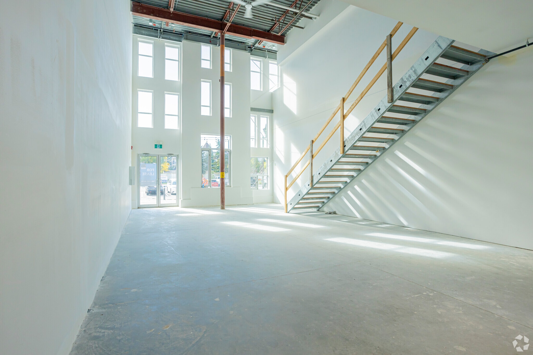 10704 120 St NW, Edmonton, AB to rent Interior Photo- Image 1 of 2