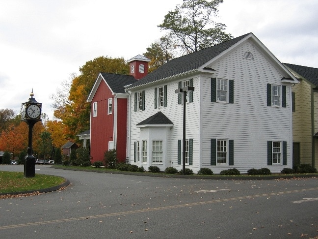 828 Federal Rd, Brookfield, CT to rent - Building Photo - Image 3 of 37
