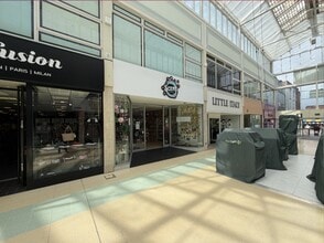 Churchill Shopping Centre, Dudley to rent Interior Photo- Image 2 of 4