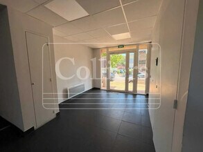 Office in Vitrolles to rent Interior Photo- Image 1 of 3