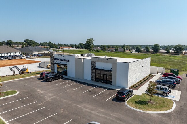 More details for 1373 Union University Dr, Jackson, TN - Retail to Rent