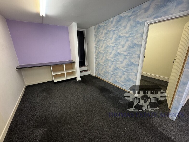 30 Dewinton St, Tonypandy to rent - Building Photo - Image 3 of 7