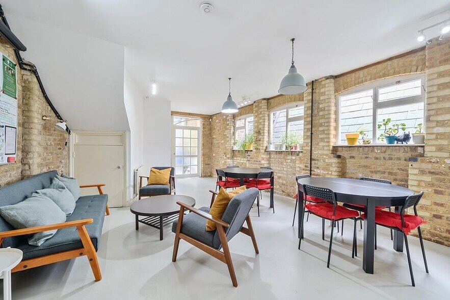15 Hackney Rd, London to rent - Building Photo - Image 3 of 15