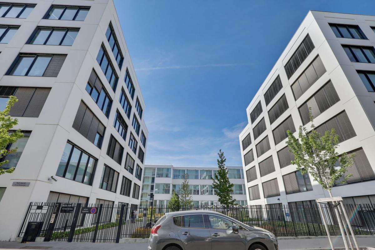 8 Rue Maurice Moissonnier, Vaulx-en-Velin to rent Building Photo- Image 1 of 11