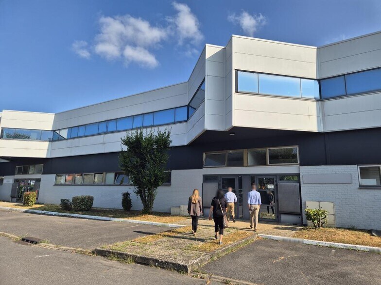 Industrial in Bonneuil Sur Marne to rent - Building Photo - Image 1 of 6