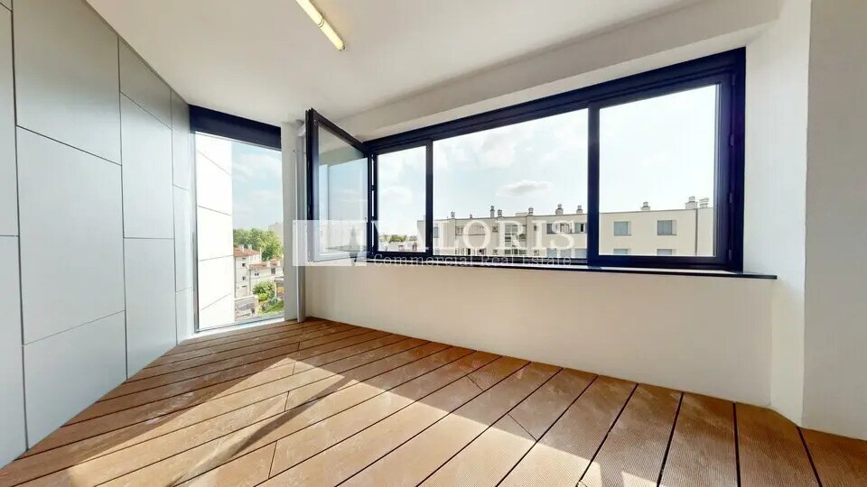 Office in Tassin-la-Demi-Lune for sale Building Photo- Image 1 of 17