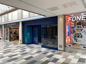 The Square, Camberley to rent Building Photo- Image 1 of 1