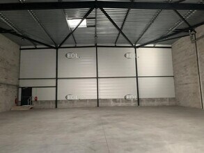 Industrial in Aix-en-Provence to rent Interior Photo- Image 1 of 7