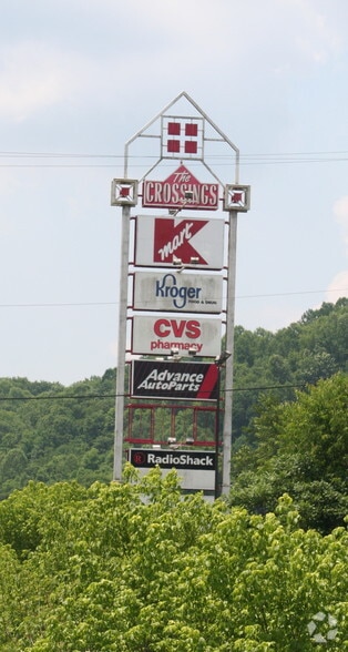 201-223 Crossings Mall, Elkview, WV for rent - Building Photo - Image 3 of 4