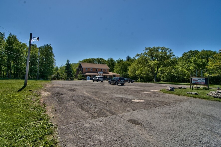 416 Sterling Rd, Tobyhanna, PA for sale - Building Photo - Image 3 of 4