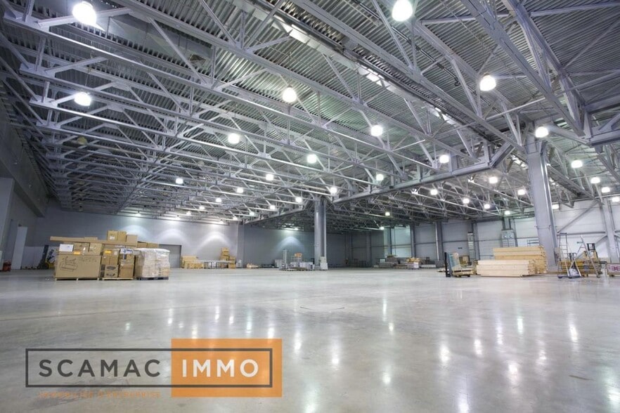 Industrial in Combs-la-Ville to rent - Building Photo - Image 1 of 10
