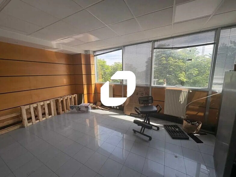 Office in Chatou to rent - Interior Photo - Image 3 of 4