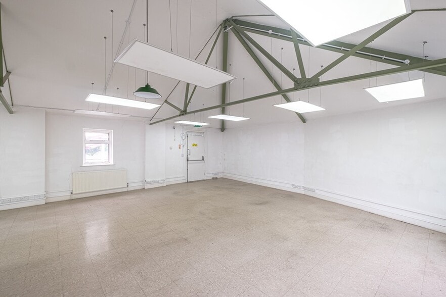 49 Green Lanes, London to rent - Interior Photo - Image 2 of 134