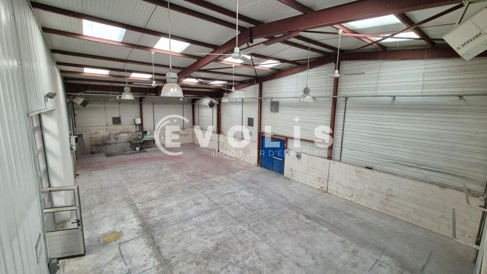 Light Industrial in Saint-Soupplets to rent - Interior Photo - Image 3 of 15