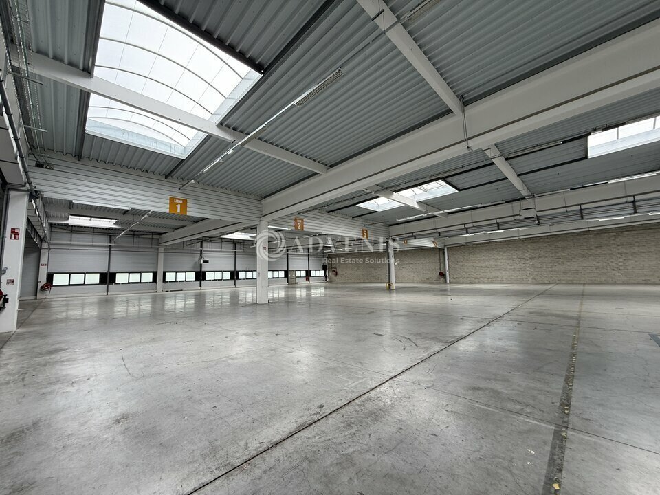 Light Industrial in Ferrières-en-Brie to rent Interior Photo- Image 1 of 12