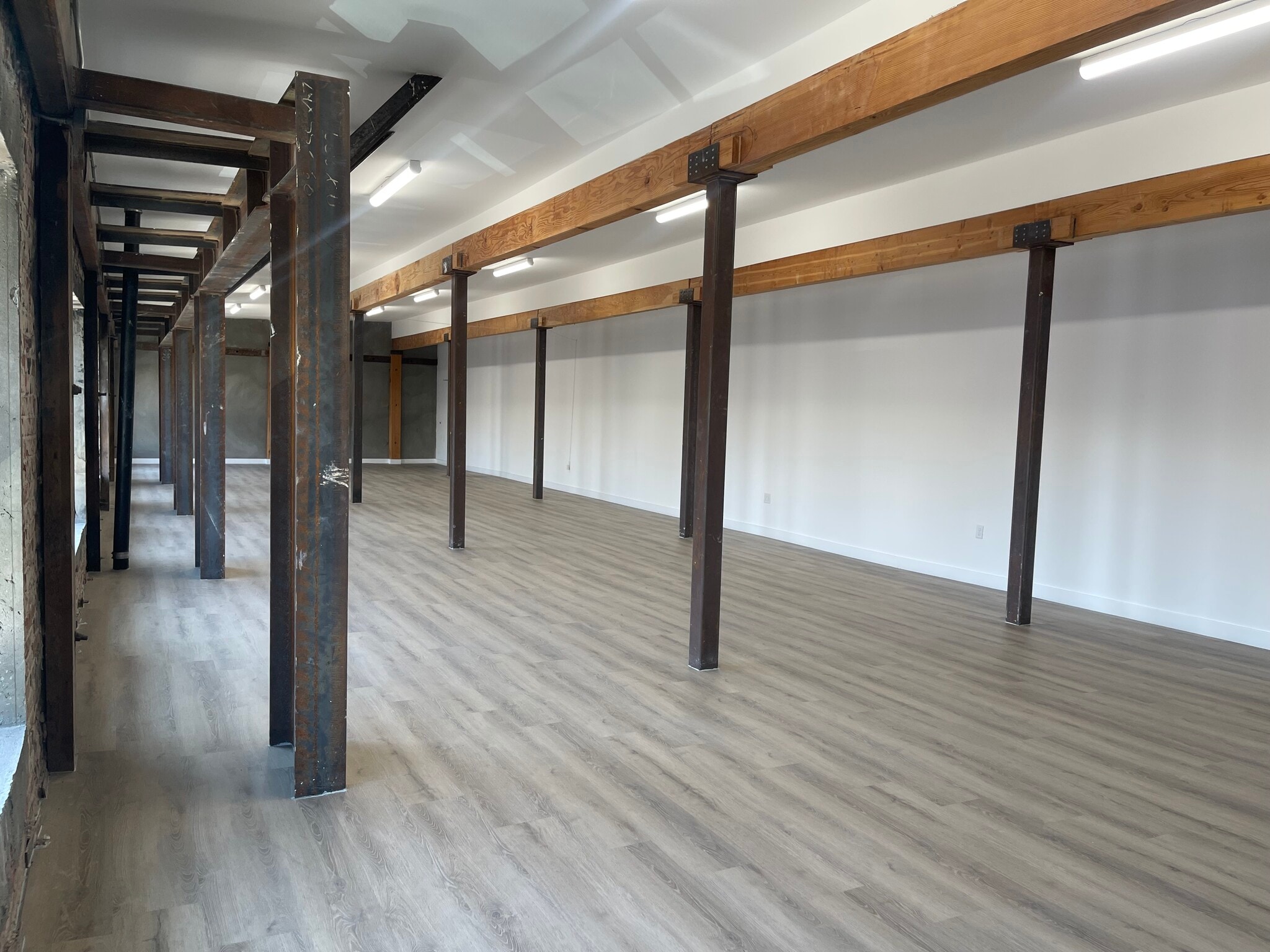 904 Wall St, Los Angeles, CA to rent Interior Photo- Image 1 of 5