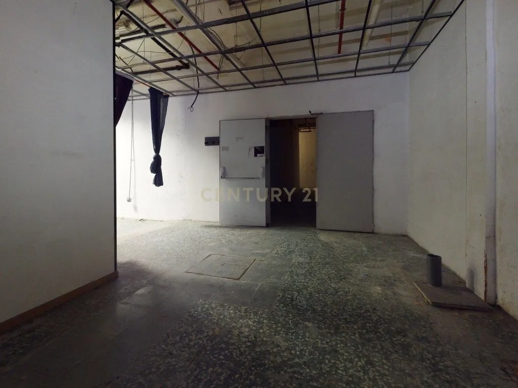 Madrid, MAD 28045 - Unit 1 - - Interior Photo - Image 2 of 12