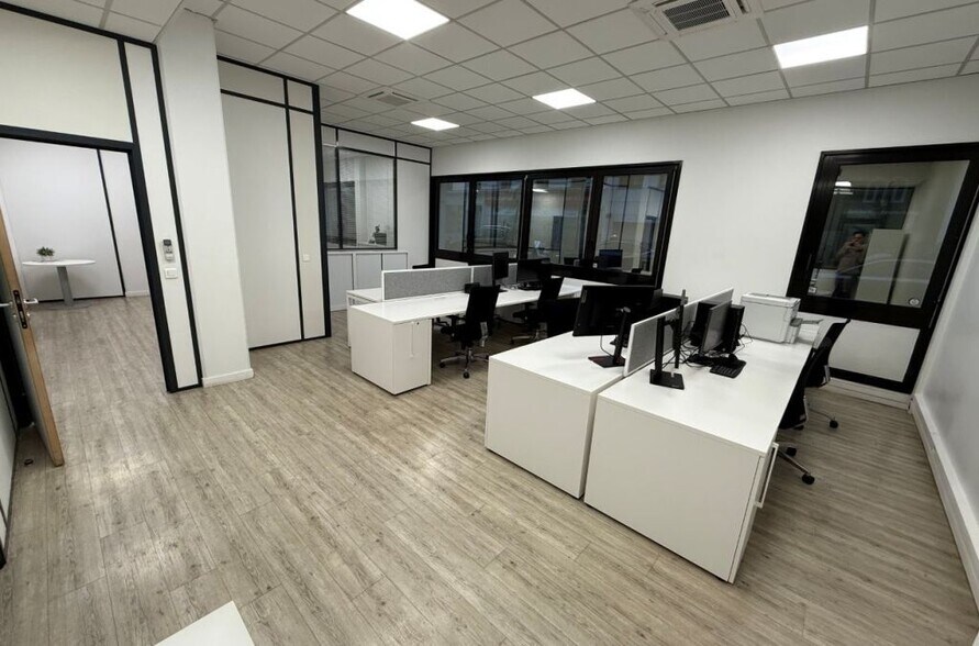 107-113 Rue Victor Hugo, Levallois-Perret to rent - Interior Photo - Image 3 of 9