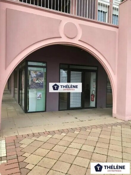 Retail in Lattes to rent - Building Photo - Image 3 of 6