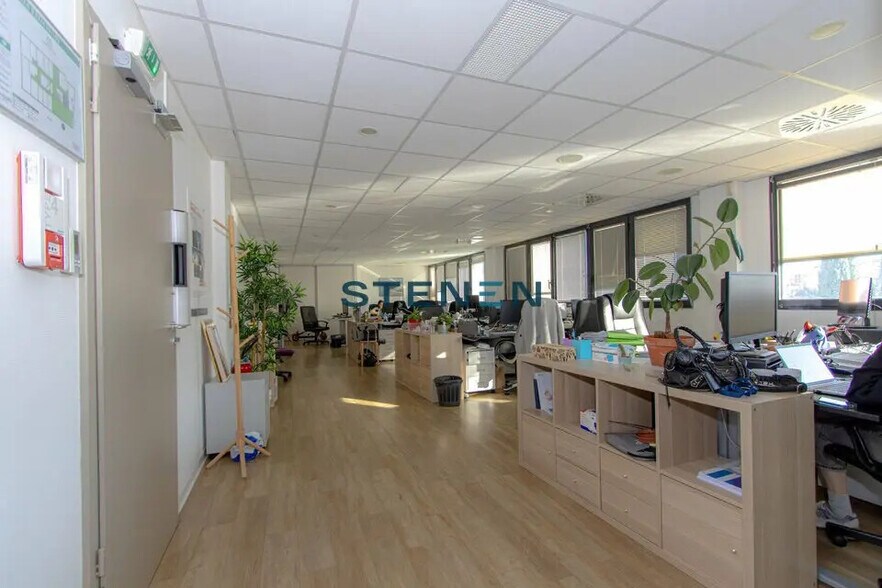 Office in Aix-en-Provence to rent - Interior Photo - Image 3 of 16