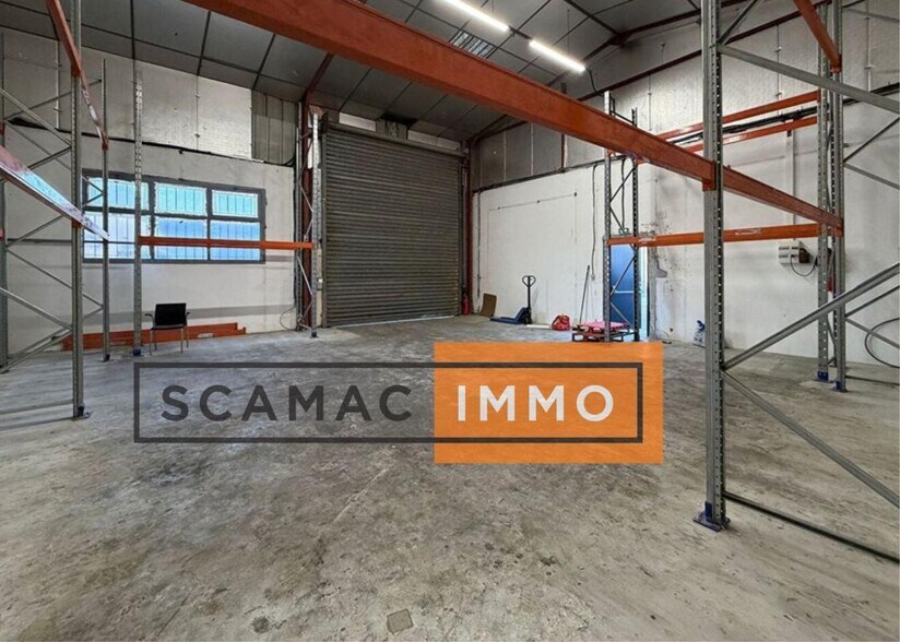 Industrial in Le Thillay to rent - Interior Photo - Image 2 of 3