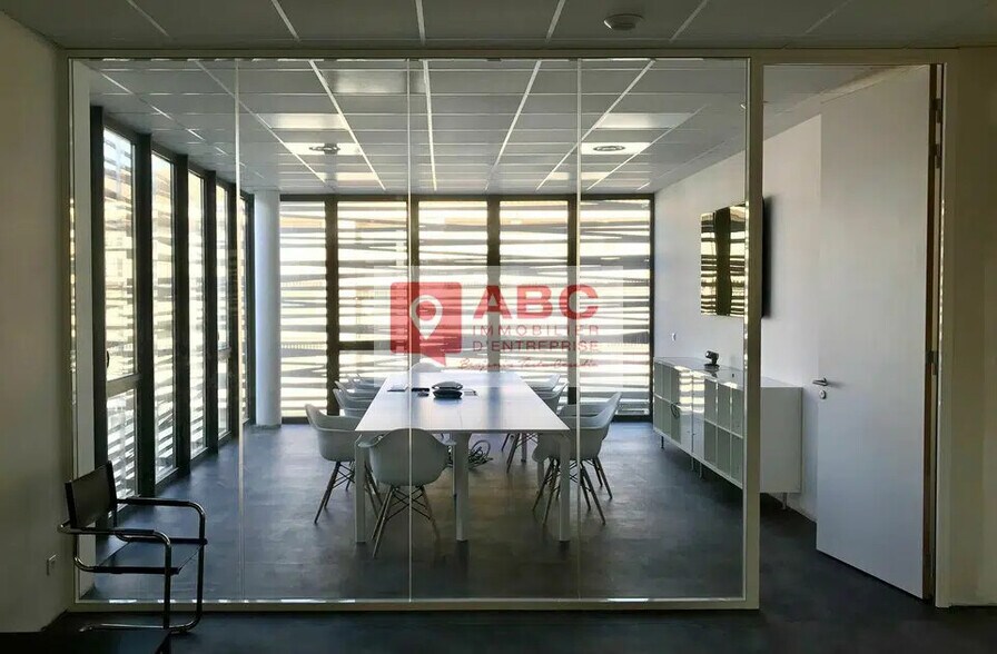 Office in Montpellier to rent - Building Photo - Image 1 of 11