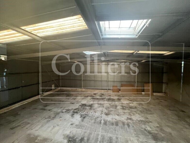 209 Avenue Des Carrières, Roquefort-la-Bédoule to rent - Interior Photo - Image 2 of 4