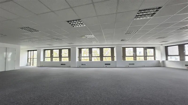 Office in La Garenne-Colombes to rent - Interior Photo - Image 1 of 7