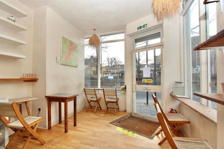 1A Evering Rd, London to rent - Building Photo - Image 3 of 10