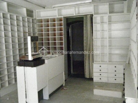 Retail in Cáceres, Cáceres to rent - Building Photo - Image 2 of 3