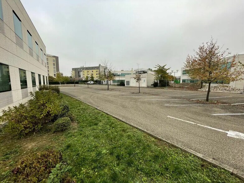 Office in Illkirch-Graffenstaden to rent - Building Photo - Image 2 of 2