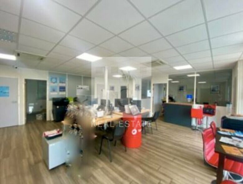 Office in Corbas to rent - Interior Photo - Image 2 of 12