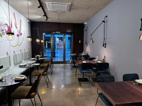 Retail in Barcelona, Barcelona to rent Interior Photo- Image 2 of 18