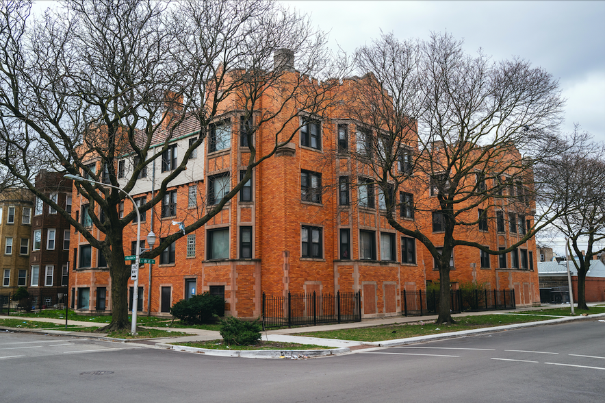 118 Unit South Chicago Multifamily Portf portfolio of 5 properties for sale on LoopNet.co.uk - Building Photo - Image 3 of 15