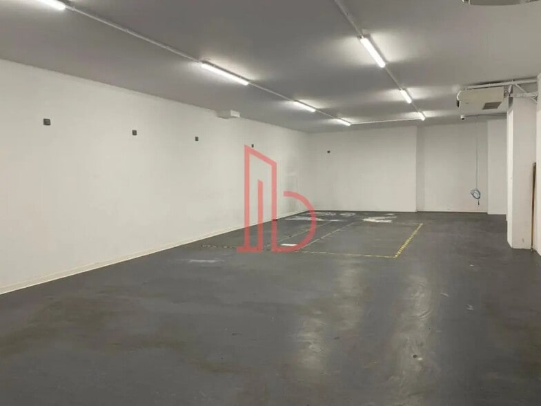 Office in Bordeaux to rent - Interior Photo - Image 2 of 5