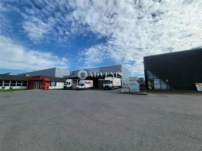 Industrial in Gennevilliers to rent - Building Photo - Image 1 of 5